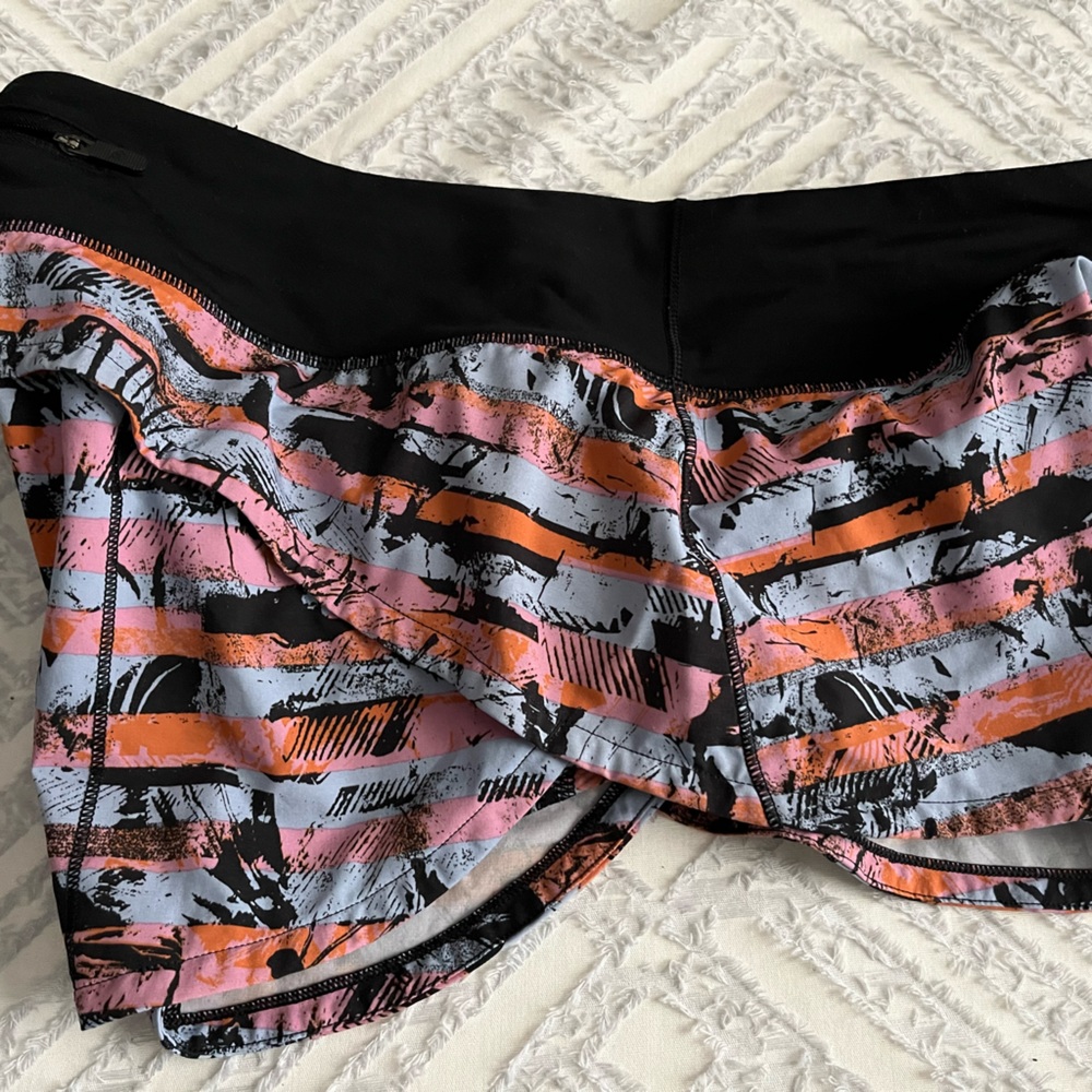 Lululemon low rise Speed up shorts